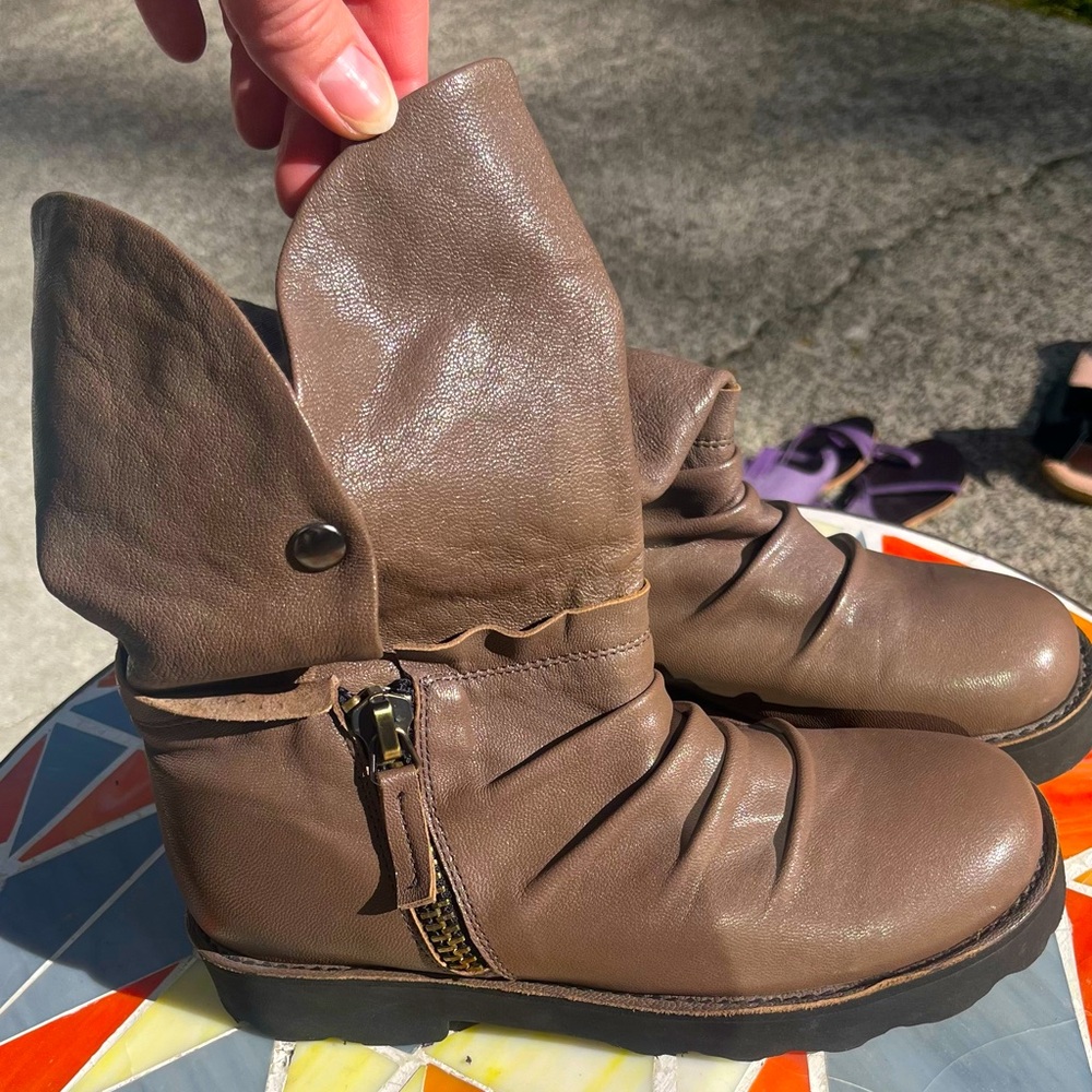 NWOT Jina Boots Made in Japan, bought in Paris, Slouchy Style, Size 24/US 7.5